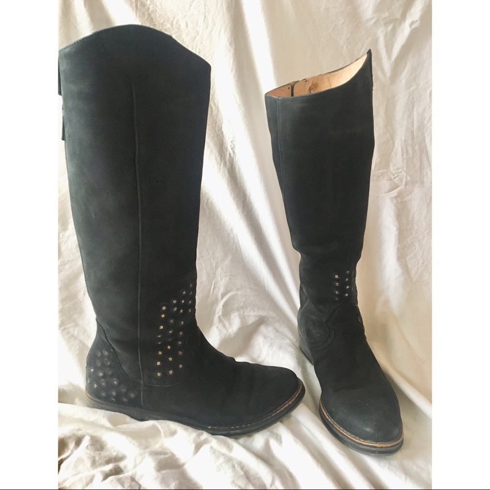 Biala black boots gold details
